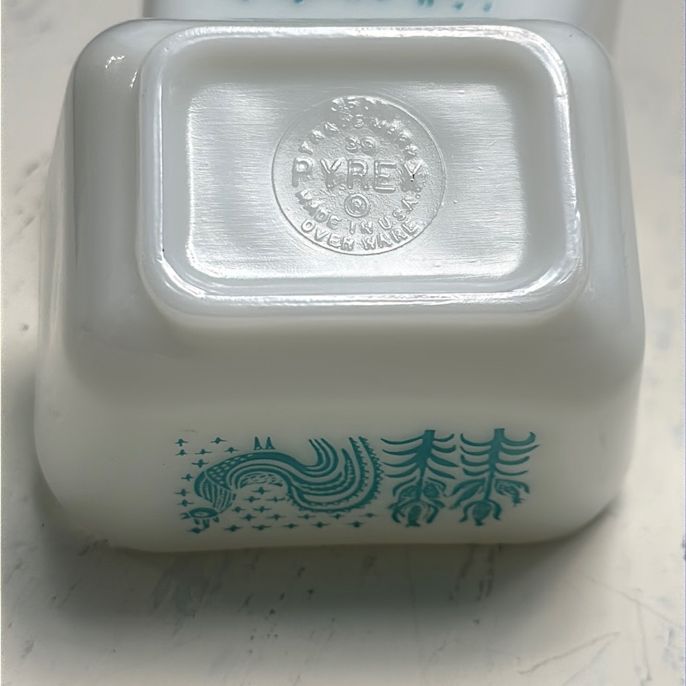 Vintage Pyrex 501 Amish Butterprint Rooster Fridge Set of 2 Pieces 1 Lid - Picture 8 of 13